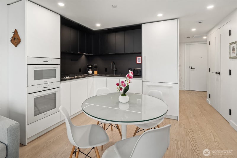 300 Virginia Street 2304