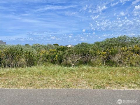 Photo of 1410 Diamond Head Avenue SW, Ocean Shores, WA 98569 (MLS # 2521107)