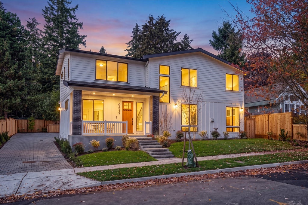 Photo of 9517 117th Place NE, Kirkland, WA 98033 (MLS # 2598906)