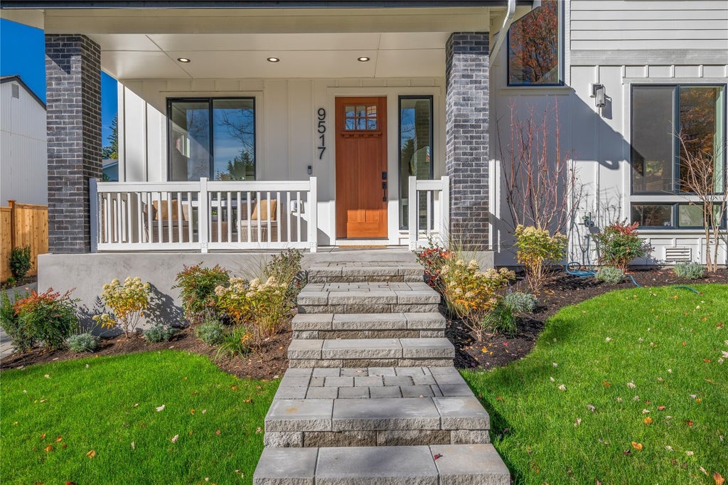 Photo of 9517 117th Place NE, Kirkland, WA 98033 (MLS # 2598906)