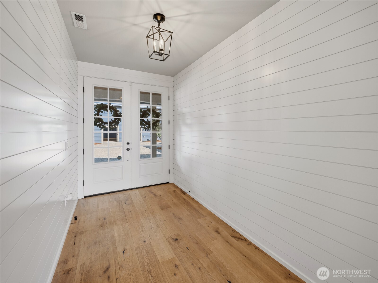 Black Diamond, Washington, 98010, United States, 5 Bedrooms Bedrooms, ,5 BathroomsBathrooms,Residential,Active,2032942