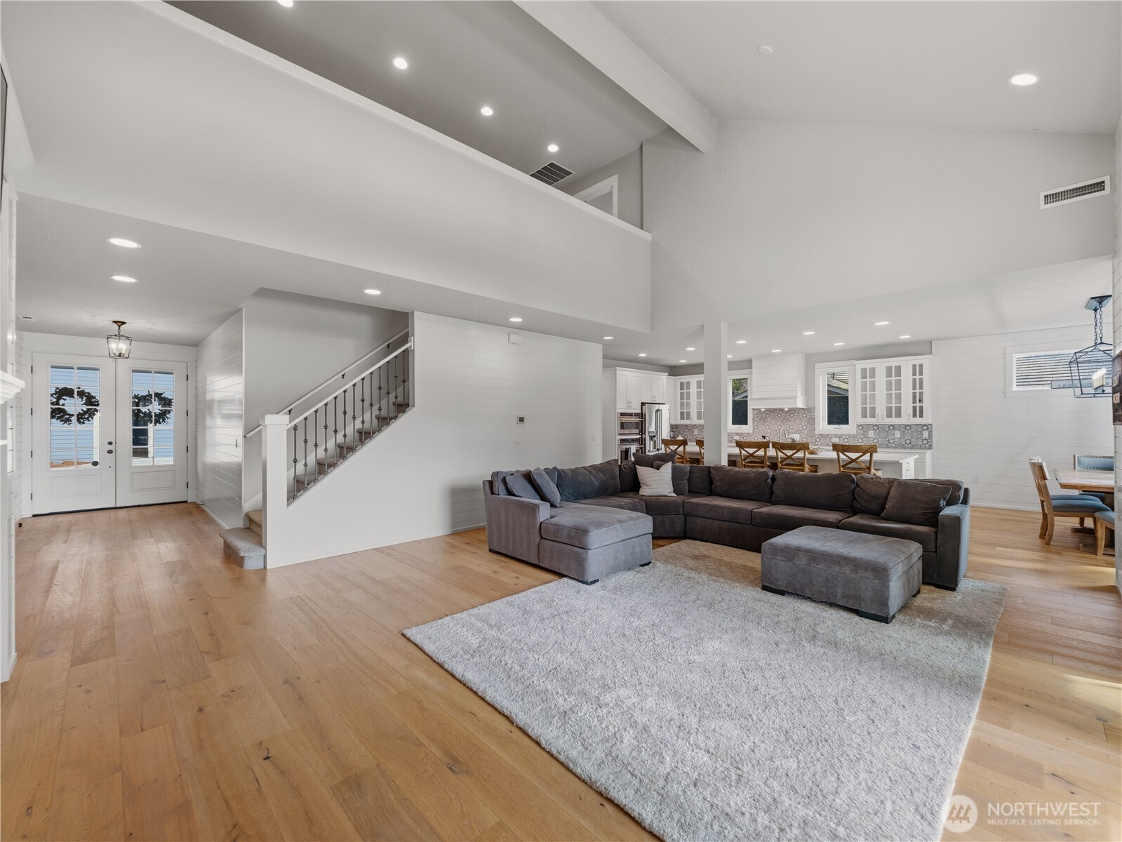 Black Diamond, Washington, 98010, United States, 5 Bedrooms Bedrooms, ,5 BathroomsBathrooms,Residential,Active,2032942
