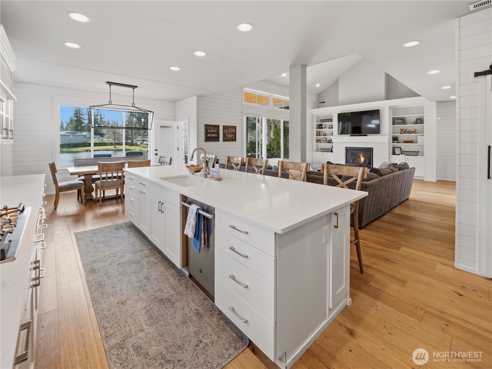 Black Diamond, Washington, 98010, United States, 5 Bedrooms Bedrooms, ,5 BathroomsBathrooms,Residential,Active,2032942