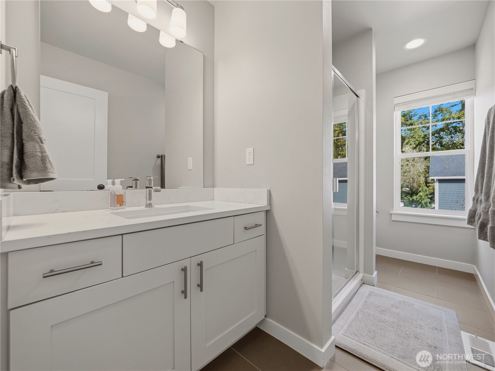 Black Diamond, Washington, 98010, United States, 5 Bedrooms Bedrooms, ,5 BathroomsBathrooms,Residential,Active,2032942