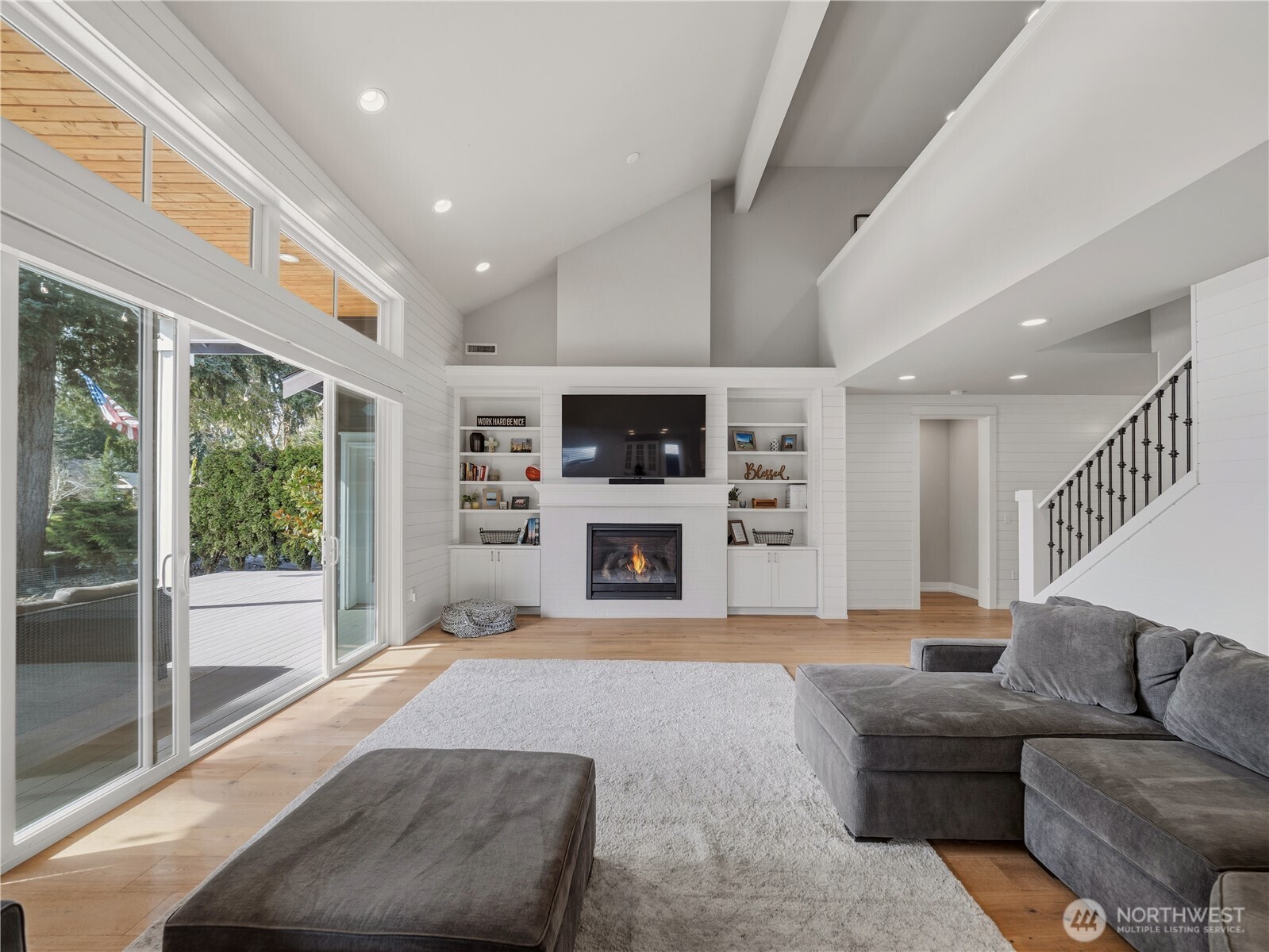 Black Diamond, Washington, 98010, United States, 5 Bedrooms Bedrooms, ,5 BathroomsBathrooms,Residential,Active,2032942