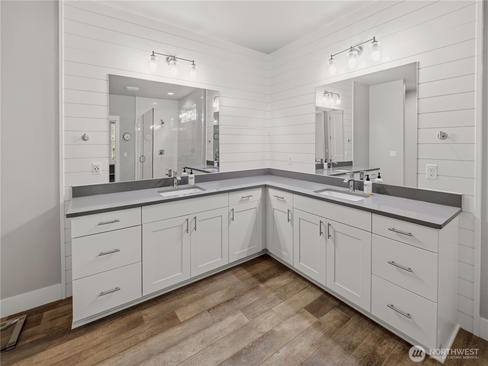 Black Diamond, Washington, 98010, United States, 5 Bedrooms Bedrooms, ,5 BathroomsBathrooms,Residential,Active,2032942