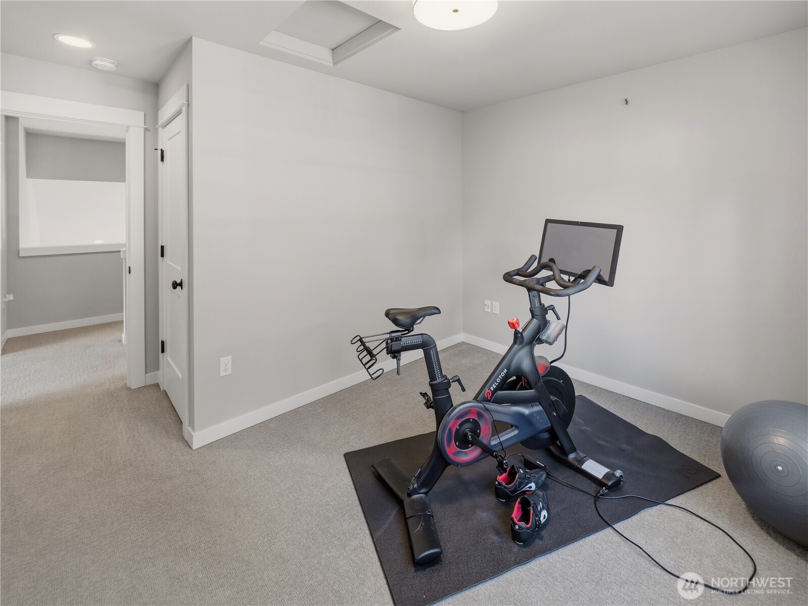 Black Diamond, Washington, 98010, United States, 5 Bedrooms Bedrooms, ,5 BathroomsBathrooms,Residential,Active,2032942