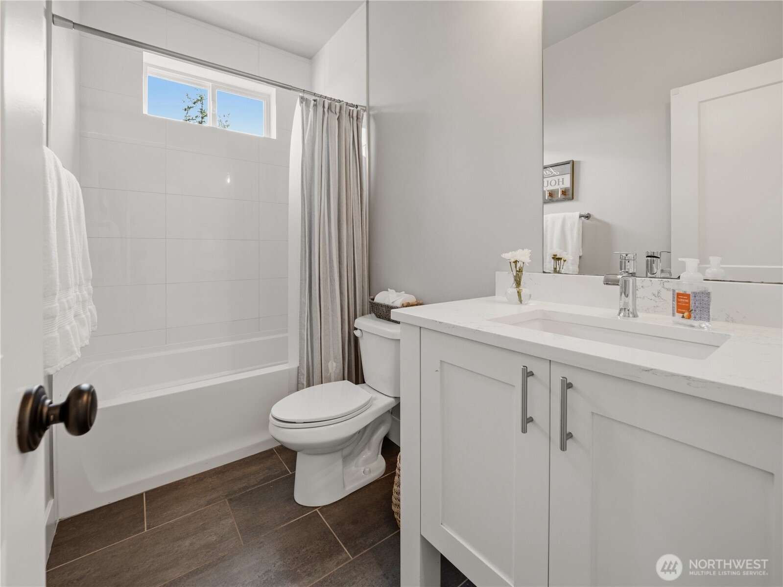 Black Diamond, Washington, 98010, United States, 5 Bedrooms Bedrooms, ,5 BathroomsBathrooms,Residential,Active,2032942