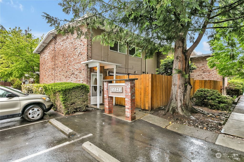 Photo of 12242 SE 59th Street #122, Bellevue, WA 98006 (MLS # 2241797)