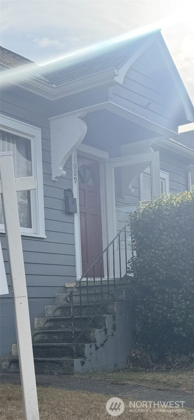 Photo of 1009 9th Street, Bremerton, WA 98311 (MLS # 2578321)