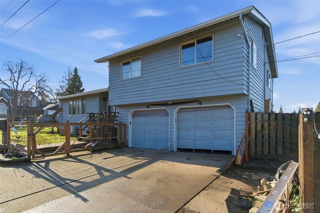 Photo of 2208 S Lincoln Street, Port Angeles, WA 98362 (MLS # 2471816)