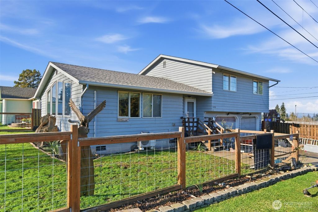 Photo of 2208 S Lincoln Street, Port Angeles, WA 98362 (MLS # 2471816)