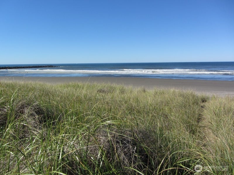 1437 Ocean Shores Boulevard SW