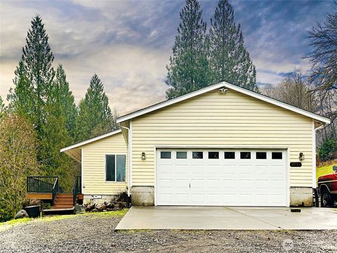 Photo of 2037 Delameter Road, Castle Rock, WA 98611 (MLS # 2425046)