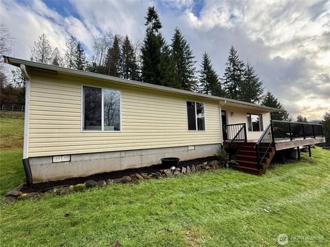 Photo of 2037 Delameter Road, Castle Rock, WA 98611 (MLS # 2425046)