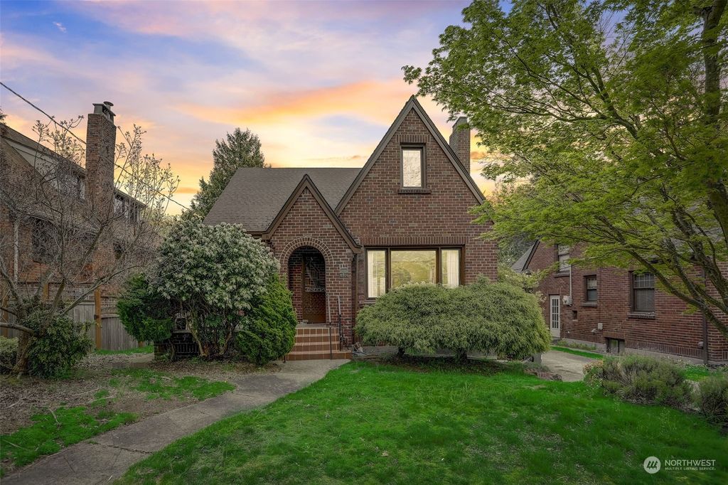 Photo of 1532 Thorndyke Avenue W, Seattle, WA 98199 (MLS # 2223013)