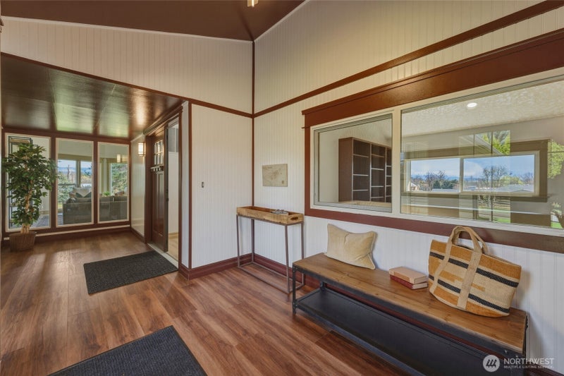 2242 S Wilbur