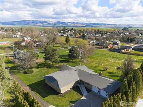 Photo of 2242 S Wilbur Ave, Walla Walla, WA 99362 (MLS # 2483165)