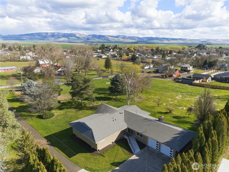 2242 S Wilbur