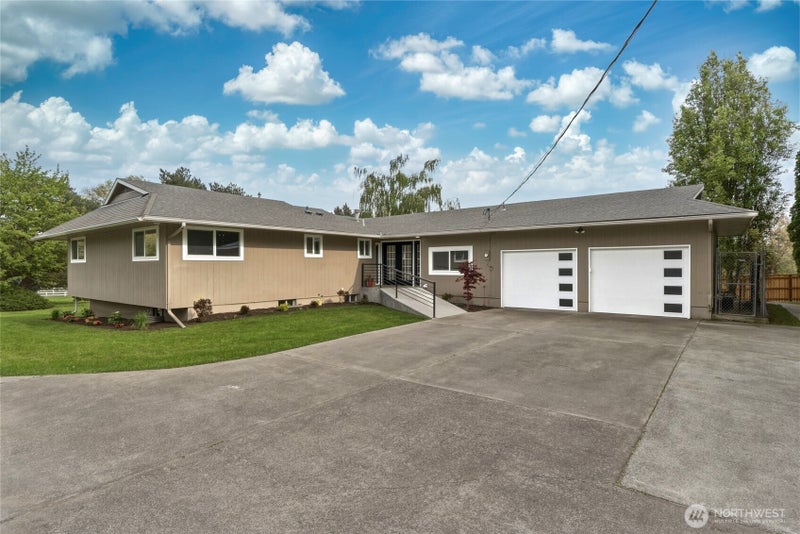 2242 S Wilbur
