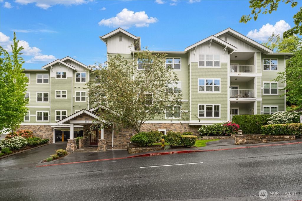 Photo of 4406 Providence Point Place SE #302, Issaquah, WA 98029 (MLS # 2524115)