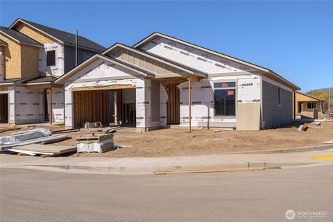 Photo of 581 S Oasis Loop, East Wenatchee, WA 98802 (MLS # 2433914)