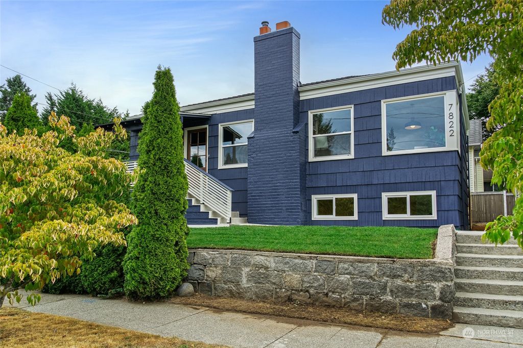 Photo of 7822 Meridian Avenue N, Seattle, WA 98103 (MLS # 2164046)