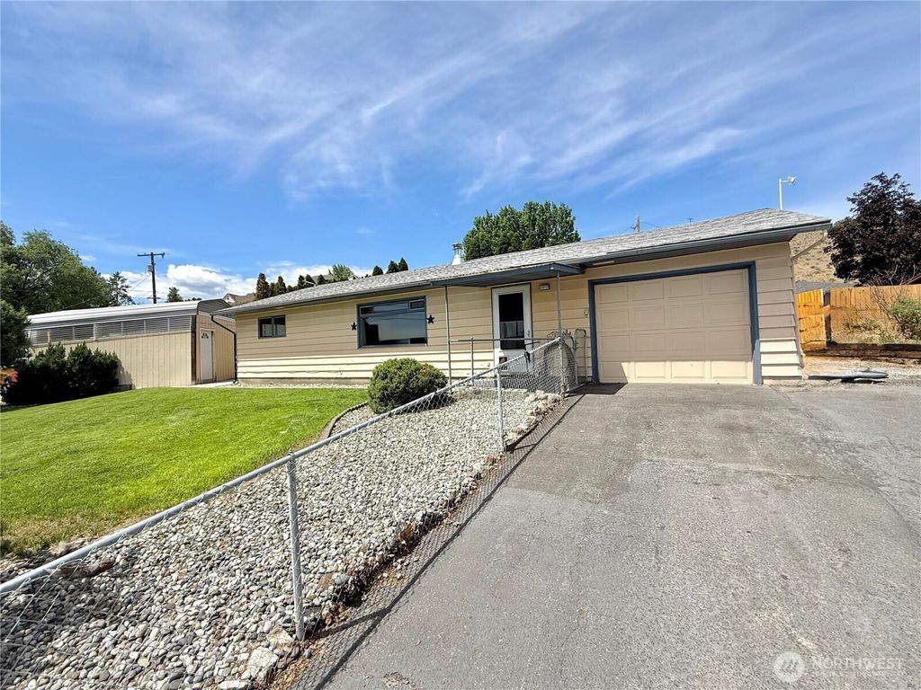 Photo of 703 Sunrise Drive, Omak, WA 98841 (MLS # 2532666)