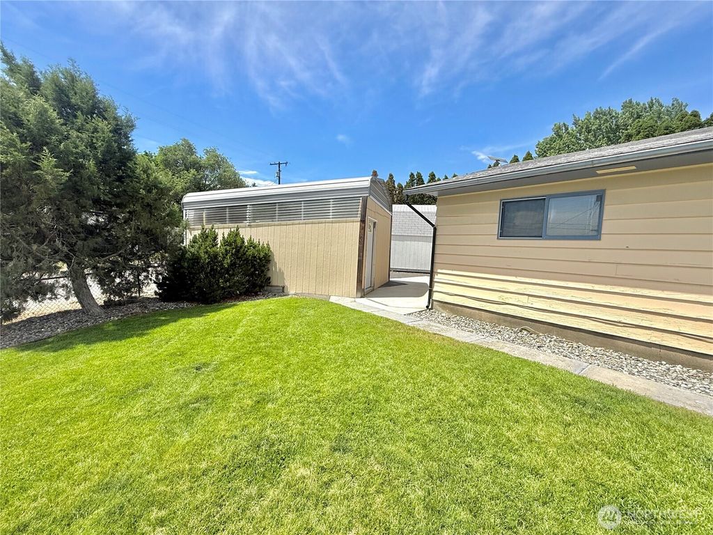 Photo of 703 Sunrise Drive, Omak, WA 98841 (MLS # 2532666)