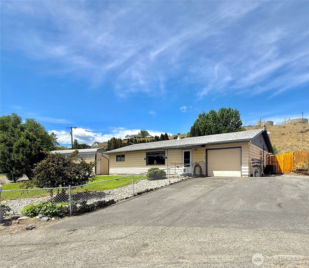 Photo of 703 Sunrise Drive, Omak, WA 98841 (MLS # 2532666)