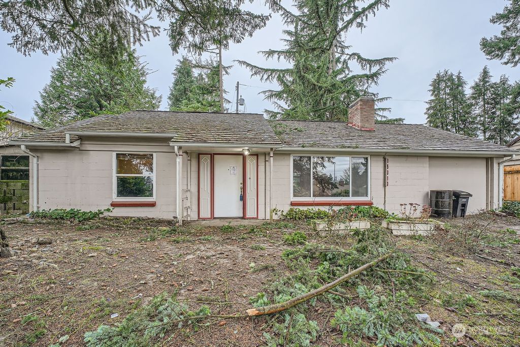 Photo of 15313 Interlake Avenue N, Shoreline, WA 98133 (MLS # 2312208)