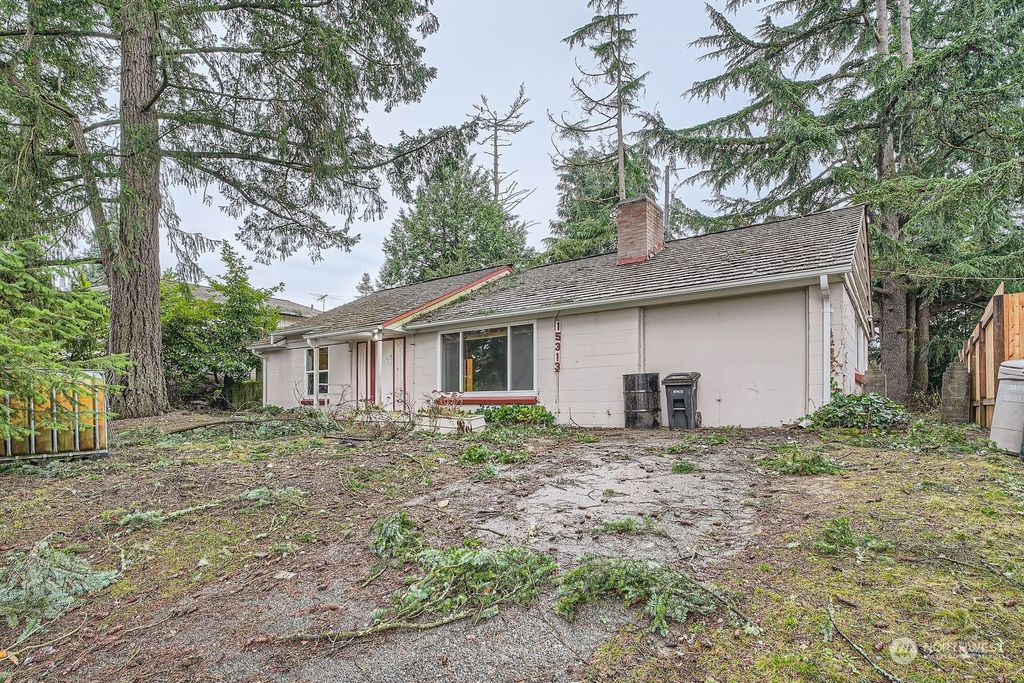 Photo of 15313 Interlake Avenue N, Shoreline, WA 98133 (MLS # 2312208)