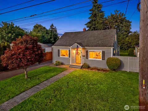 Photo of 833 S MacArthur Street, Tacoma, WA 98465 (MLS # 2540254)