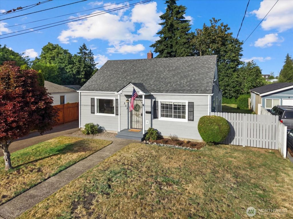 Photo of 833 S MacArthur Street, Tacoma, WA 98465 (MLS # 2540254)