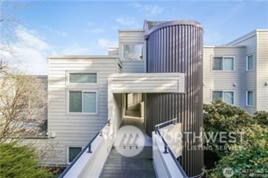 Photo of 7525 Old Redmond Road #403, Redmond, WA 98052 (MLS # 2193648)