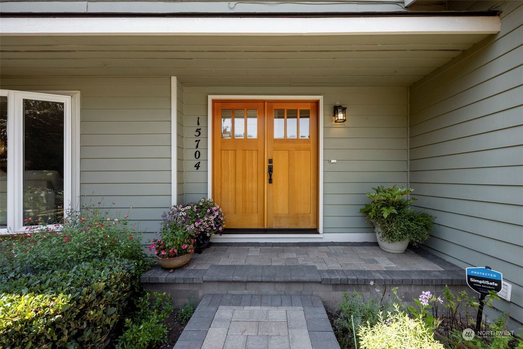 Photo of 15704 NE 105th Court, Redmond, WA 98052 (MLS # 2273708)