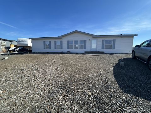 Photo of 122 Yucca Pl SW Pl #487, Mattawa, WA 99349 (MLS # 2471607)