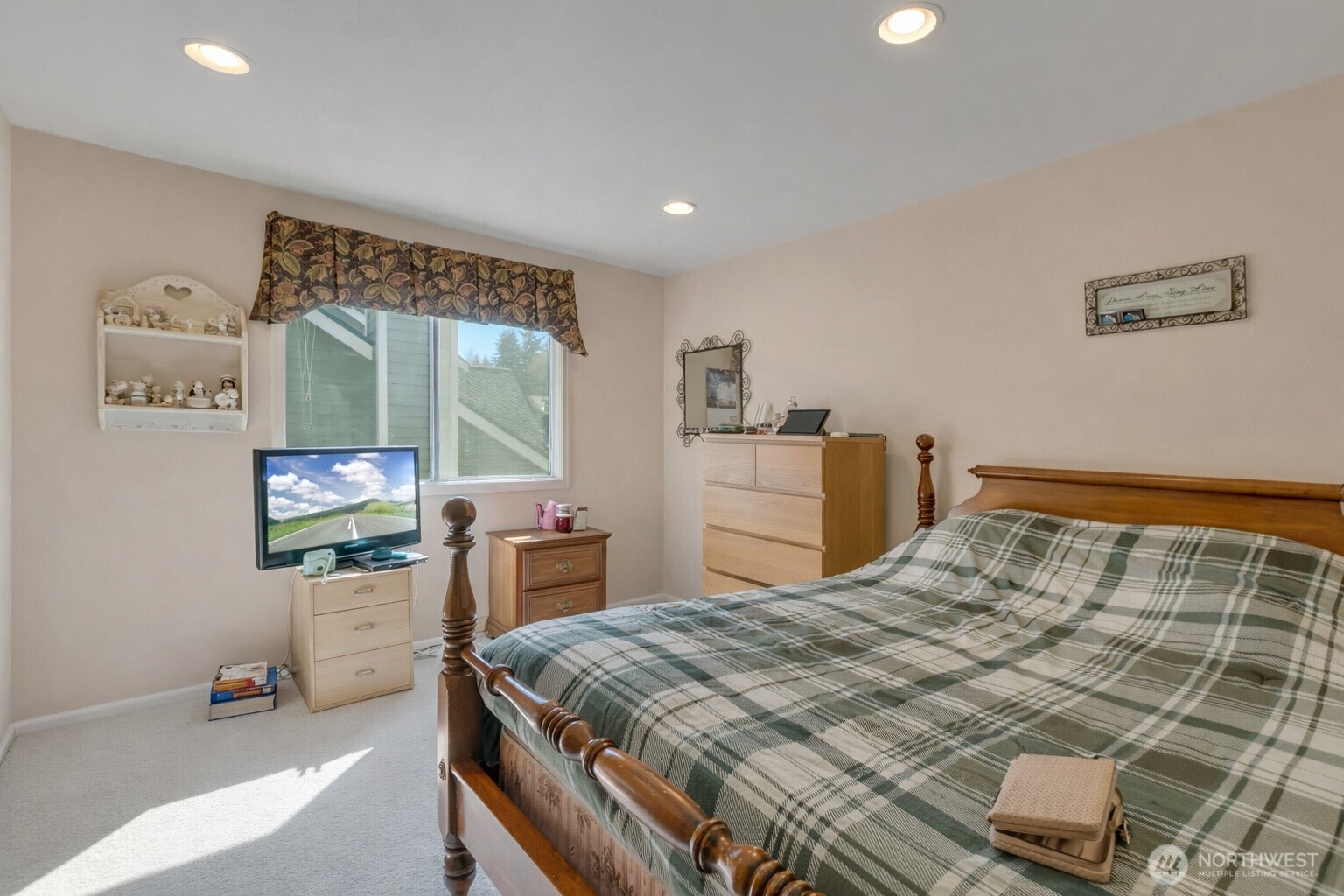 Woodinville, Washington, 98072, United States, 4 Bedrooms Bedrooms, ,3 BathroomsBathrooms,Residential,Active,2035141