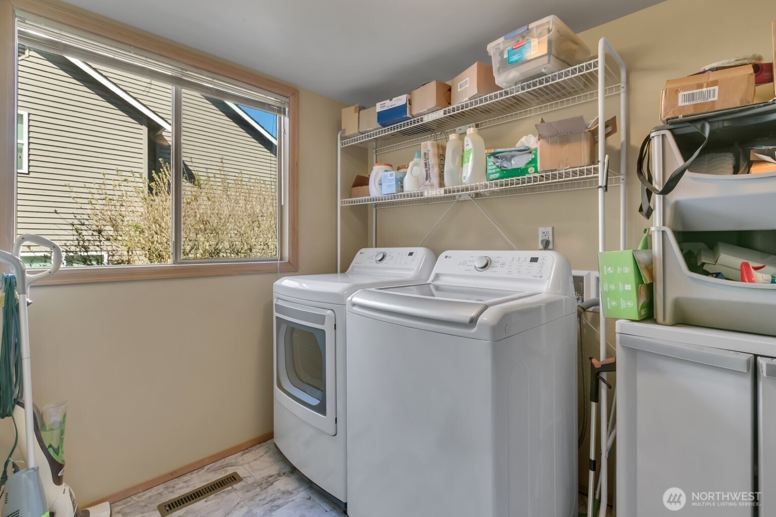 Woodinville, Washington, 98072, United States, 4 Bedrooms Bedrooms, ,3 BathroomsBathrooms,Residential,Active,2035141