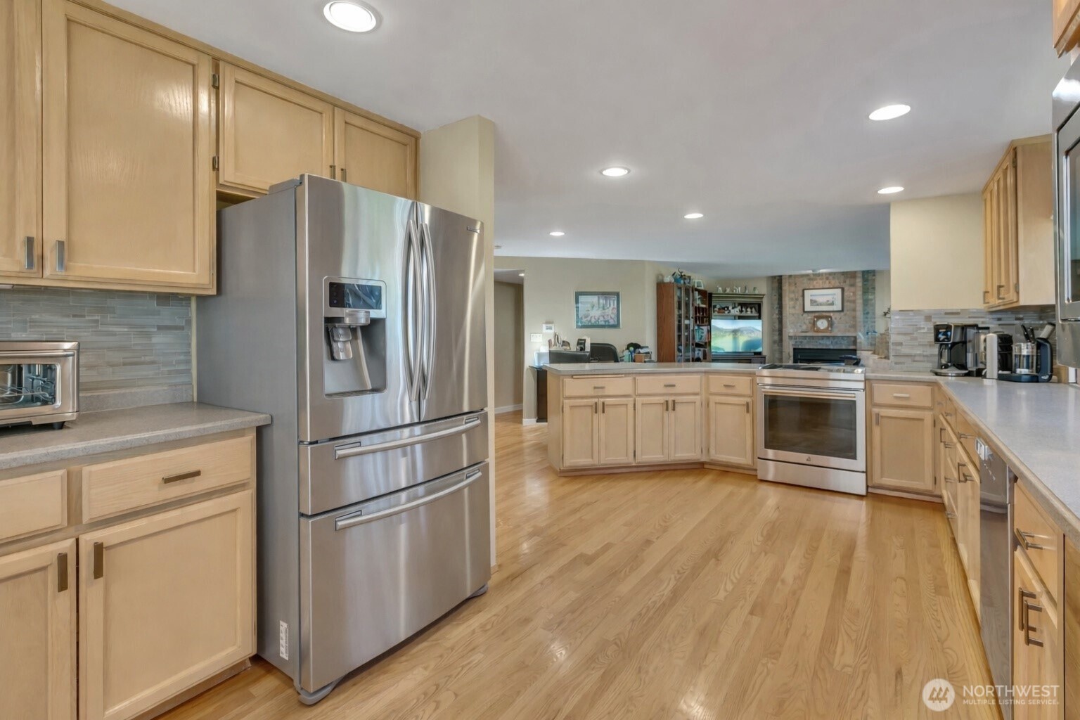 Woodinville, Washington, 98072, United States, 4 Bedrooms Bedrooms, ,3 BathroomsBathrooms,Residential,Active,2035141