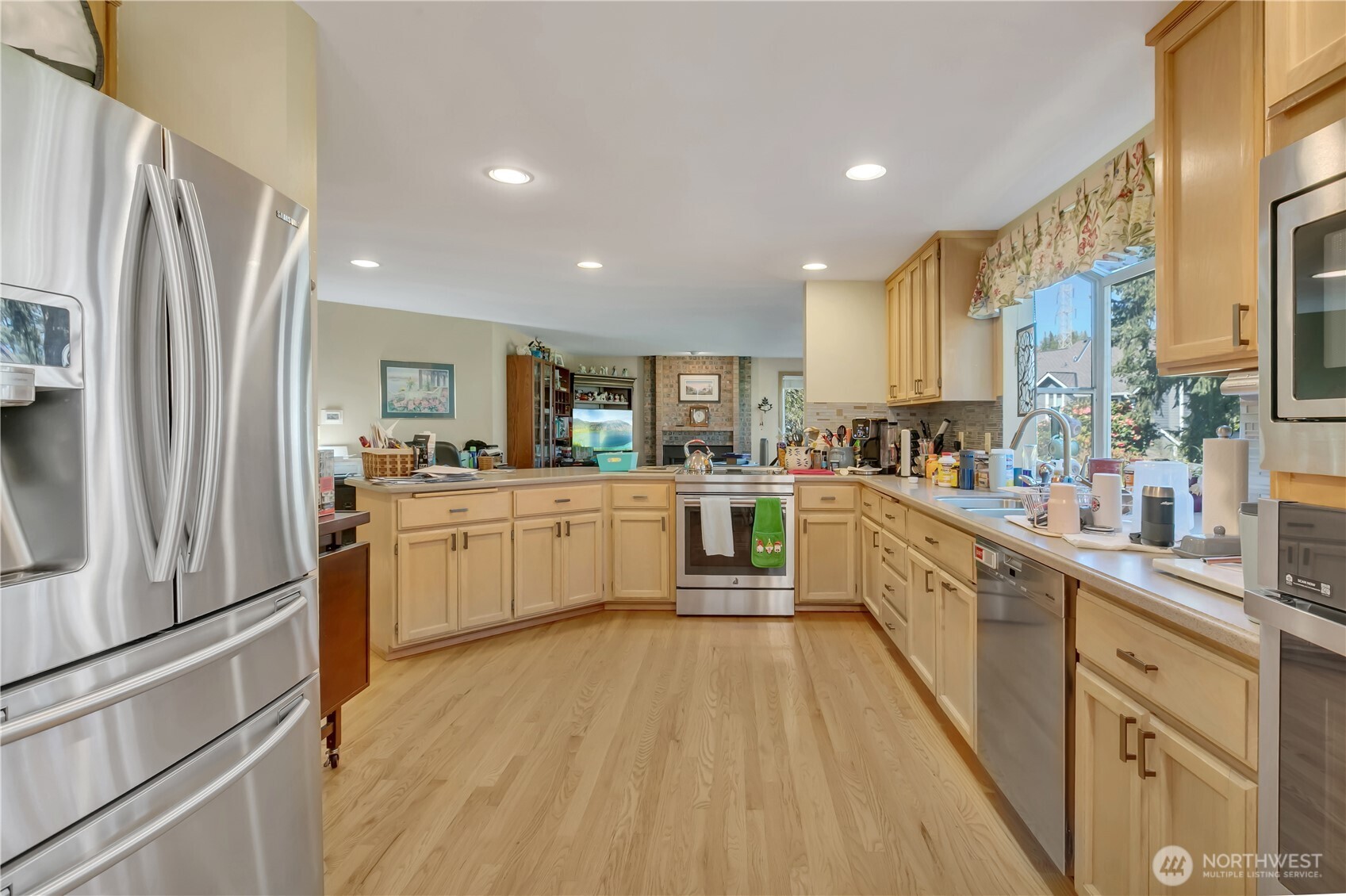 Woodinville, Washington, 98072, United States, 4 Bedrooms Bedrooms, ,3 BathroomsBathrooms,Residential,Active,2035141