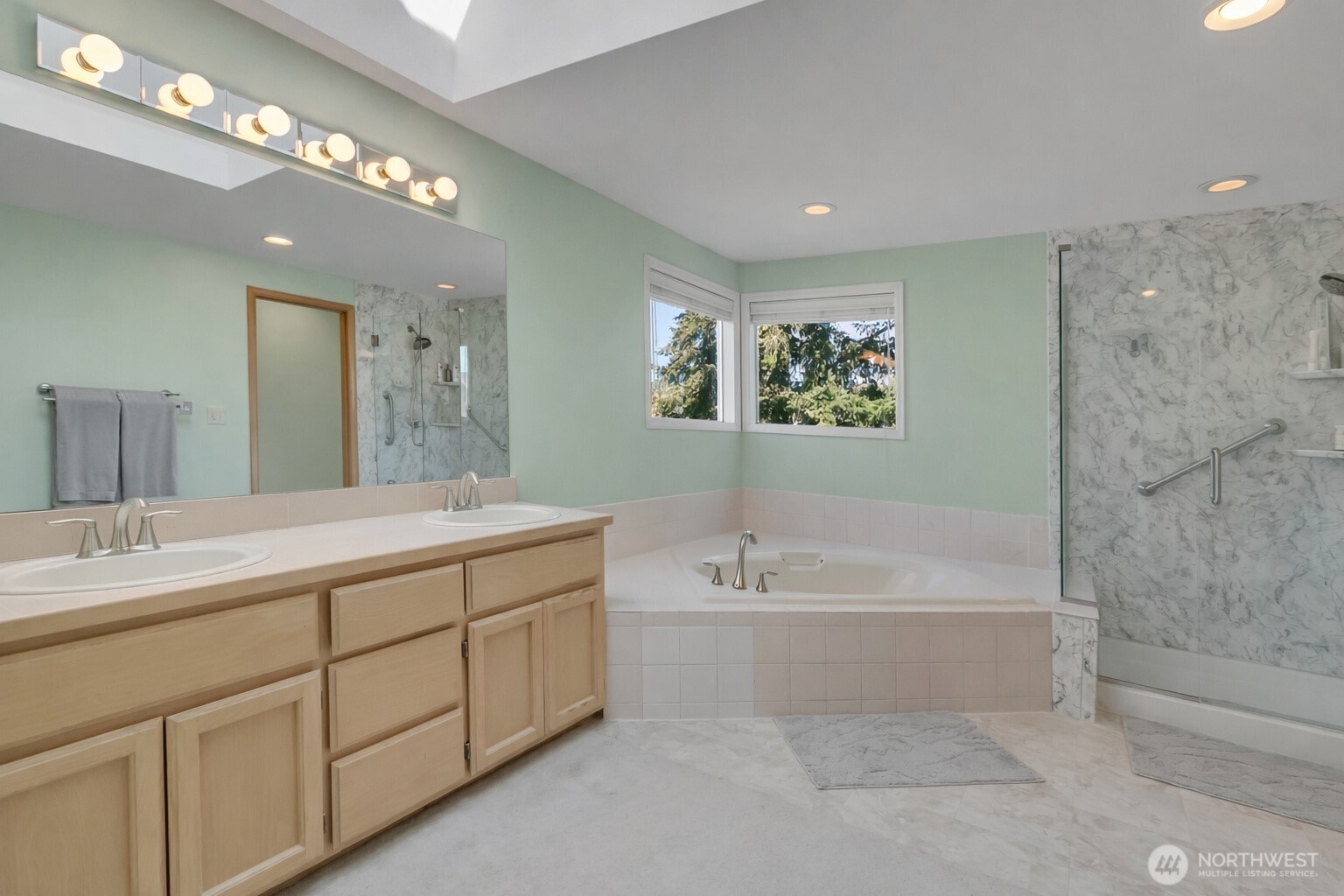 Woodinville, Washington, 98072, United States, 4 Bedrooms Bedrooms, ,3 BathroomsBathrooms,Residential,Active,2035141