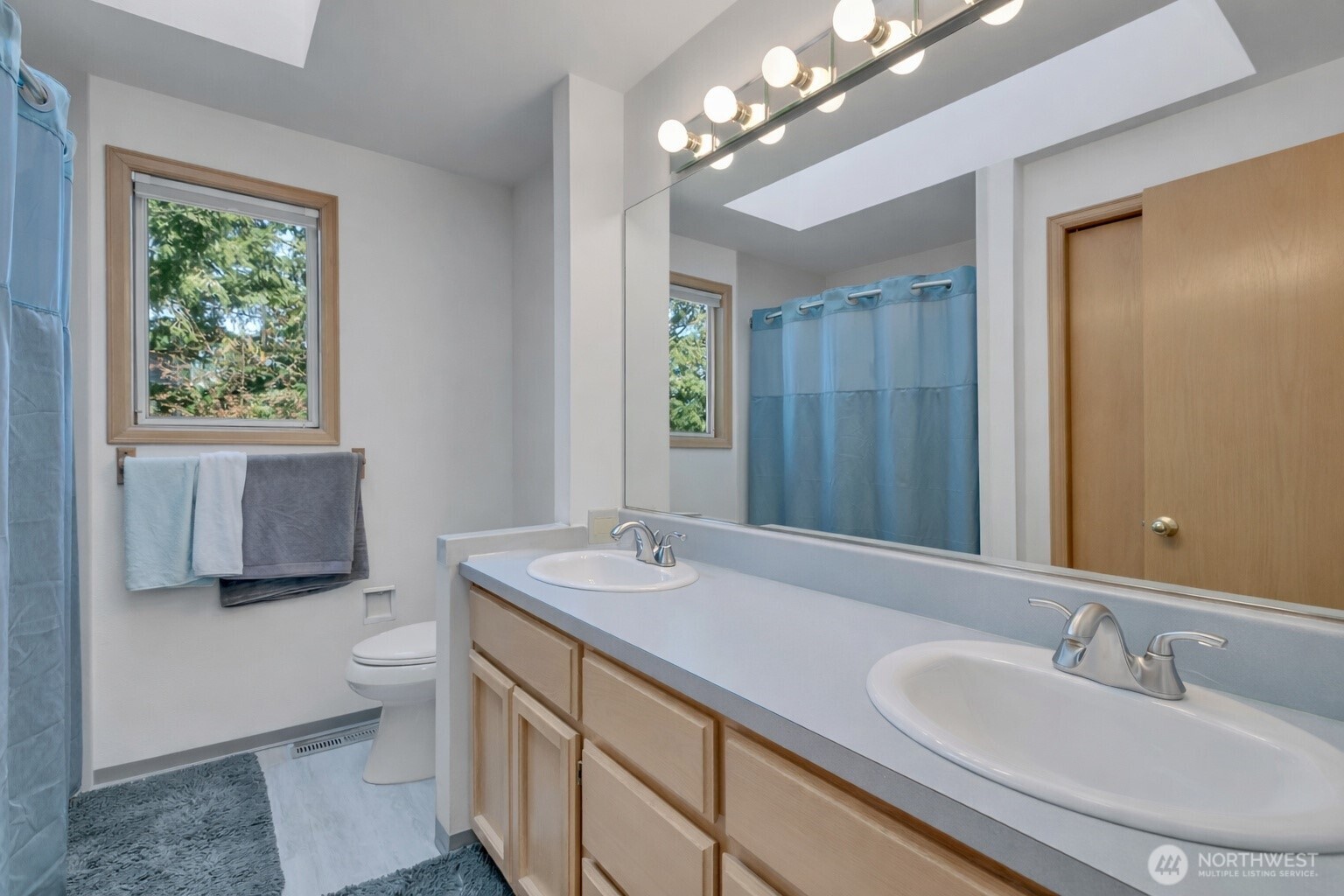 Woodinville, Washington, 98072, United States, 4 Bedrooms Bedrooms, ,3 BathroomsBathrooms,Residential,Active,2035141