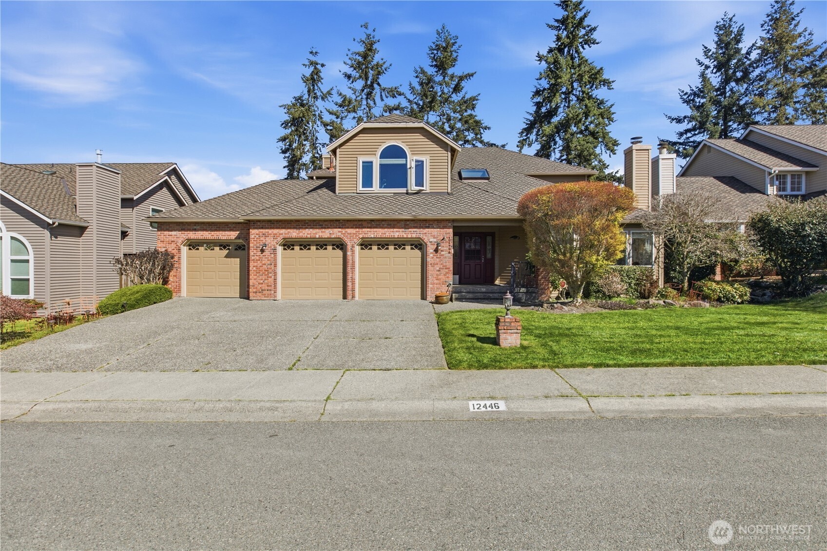 Woodinville, Washington, 98072, United States, 4 Bedrooms Bedrooms, ,3 BathroomsBathrooms,Residential,Active,2035141