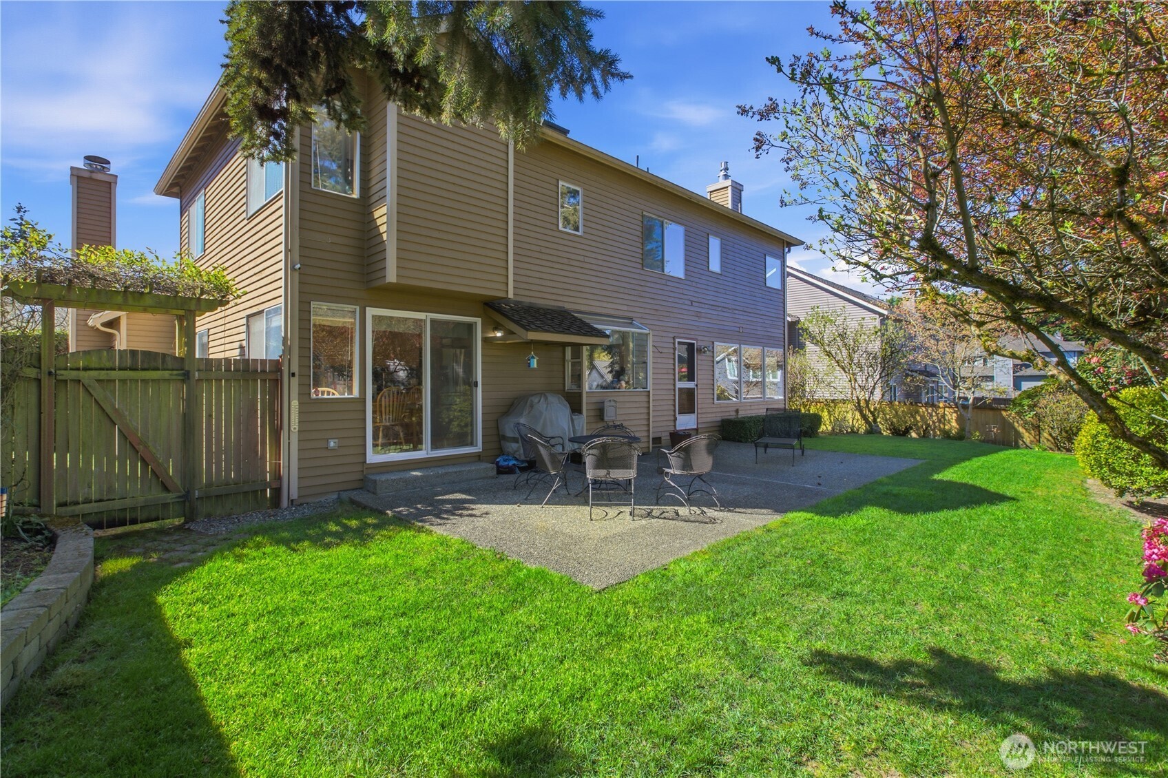 Woodinville, Washington, 98072, United States, 4 Bedrooms Bedrooms, ,3 BathroomsBathrooms,Residential,Active,2035141