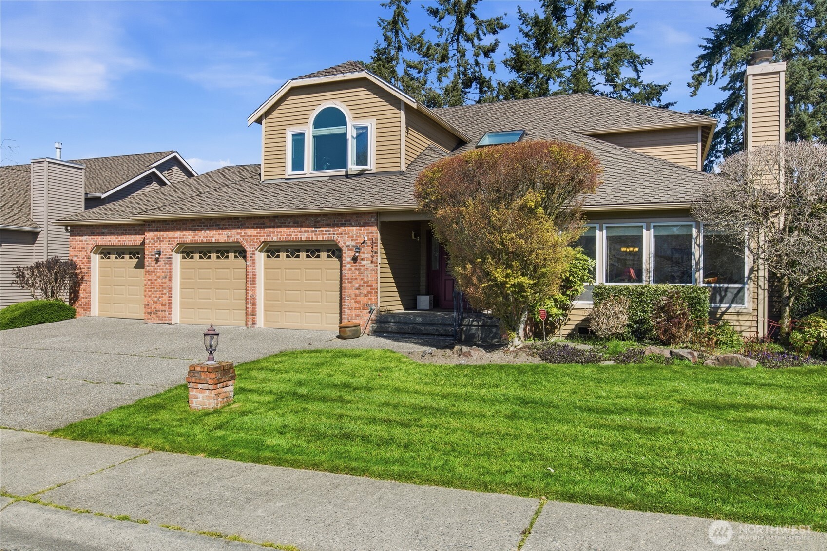 Woodinville, Washington, 98072, United States, 4 Bedrooms Bedrooms, ,3 BathroomsBathrooms,Residential,Active,2035141