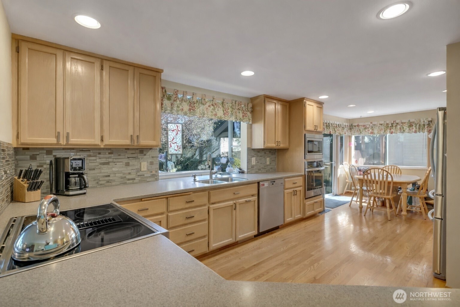 Woodinville, Washington, 98072, United States, 4 Bedrooms Bedrooms, ,3 BathroomsBathrooms,Residential,Active,2035141