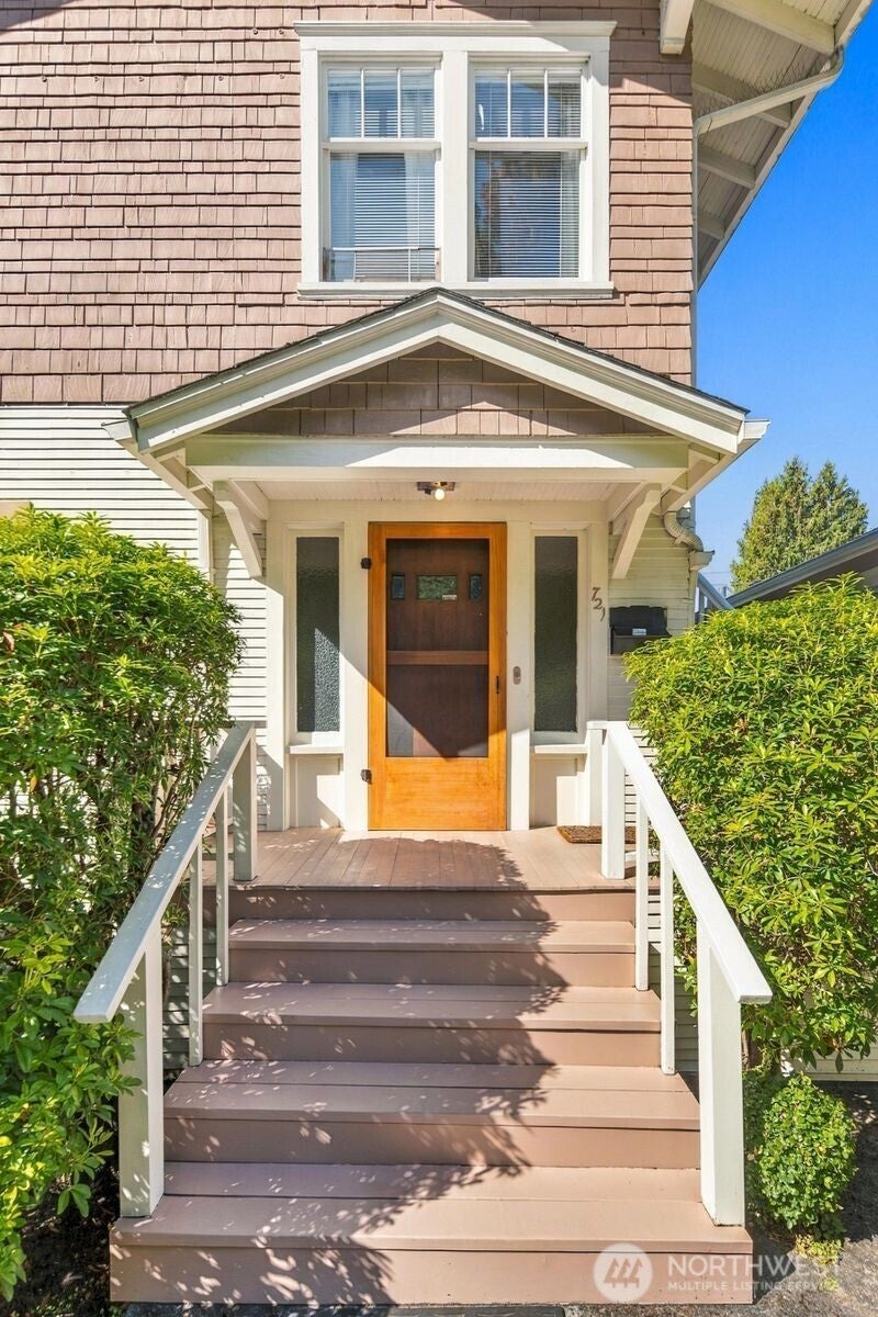 Photo of 721 21st Avenue E, Seattle, WA 98112 (MLS # 2585415)