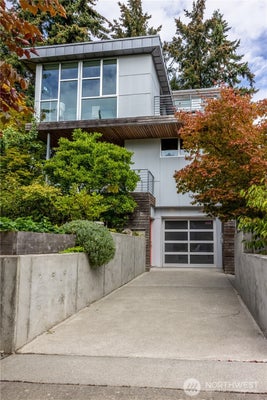2112 N 46TH ST, SEATTLE, WA 98103 - Image fb8fd2b16f7a36d67d5d4ddab648a79b/709158762
