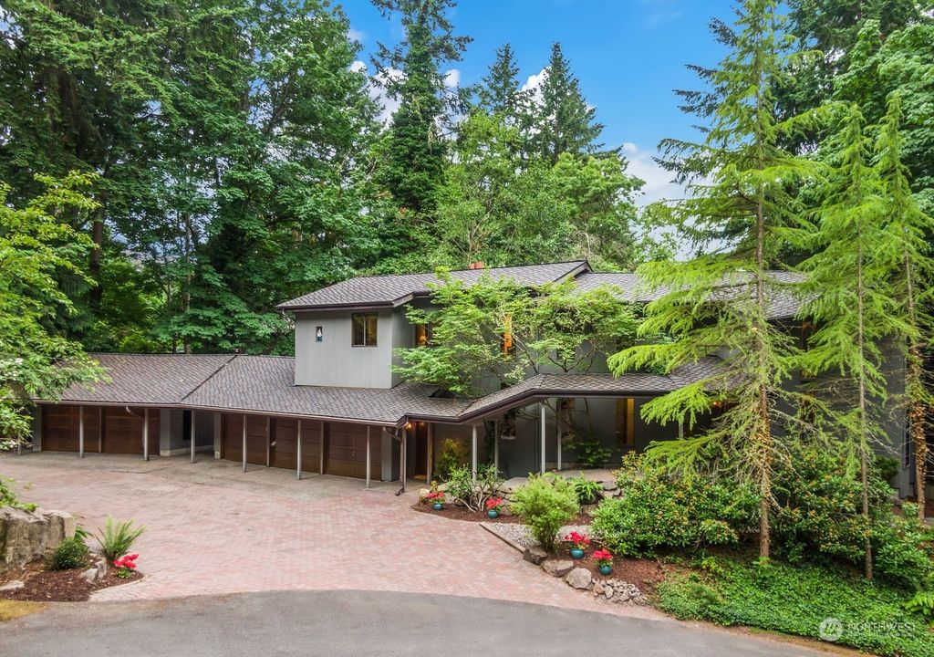 Photo of 799 NW Culbertson Drive, Seattle, WA 98133 (MLS # 2128026)